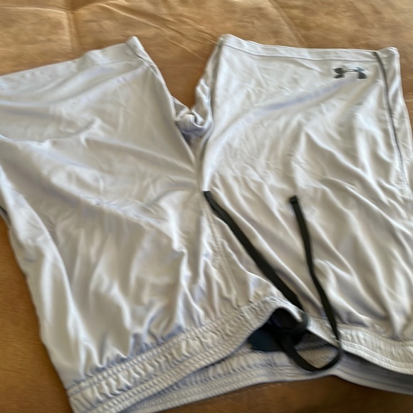 Under Armour Men’s Size L - Picture 2 of 4